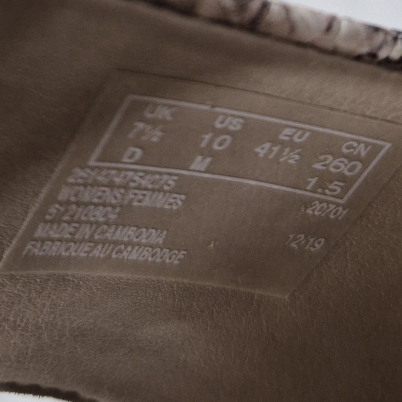 Clarks sandals women's 10 cream black snake embossed padded ankle strap low heel - Picture 10 of 14